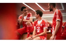 FC Bayern München schreibt Geschichte in Rot und Weiß: Das neue Heimtrikot 2025/26