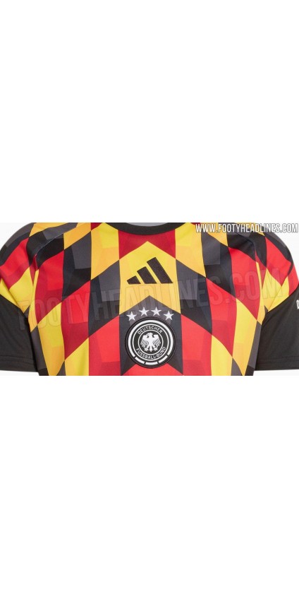 Deutschland Pre-Match Trikot WM 2026: Geometrisches Chevron-Design in Schwarz-Rot-Gold