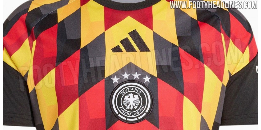 Deutschland Pre-Match Trikot WM 2026: Geometrisches Chevron-Design in Schwarz-Rot-Gold
