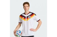 Fußball-Hype 2026: Die neuesten DFB-News & die besten Bundesliga-Trikots für Fans Fußball-Hype 2026: Die neuesten DFB-News & die besten Bundesliga-Trikots für Fans